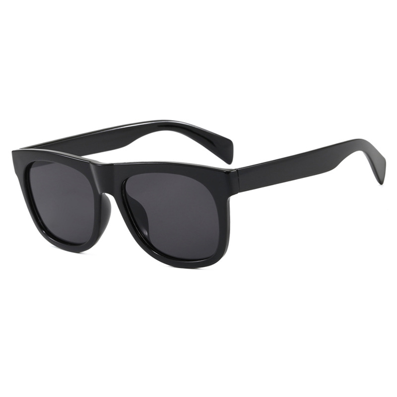 Occhiali da Sole Quadrati di T - Men Fashion Photography recensione e prezzo